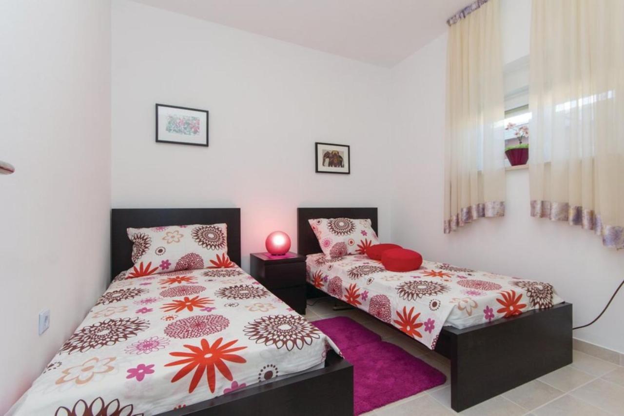 Two Bedroom Valdebecco For 5 Persons *