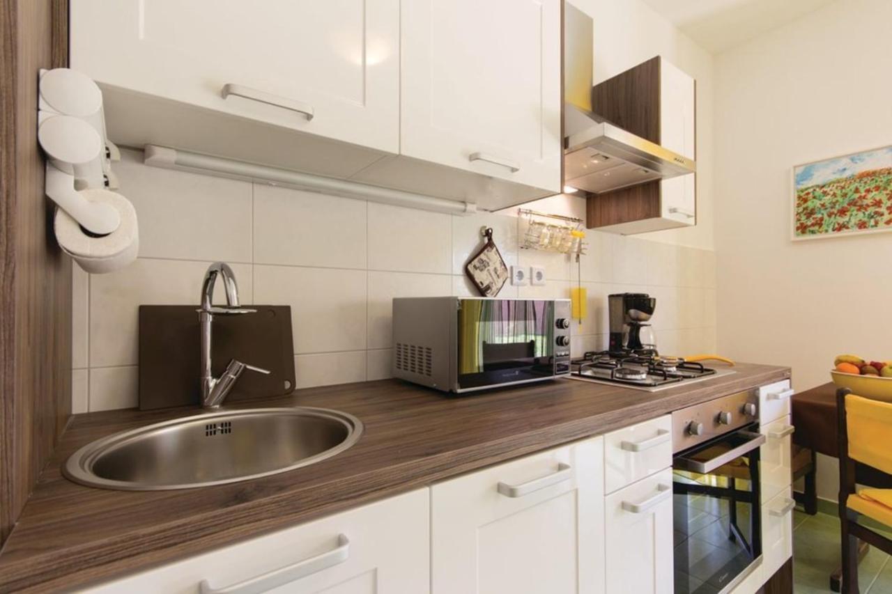 Two Bedroom Valdebecco For 5 Persons Pola
