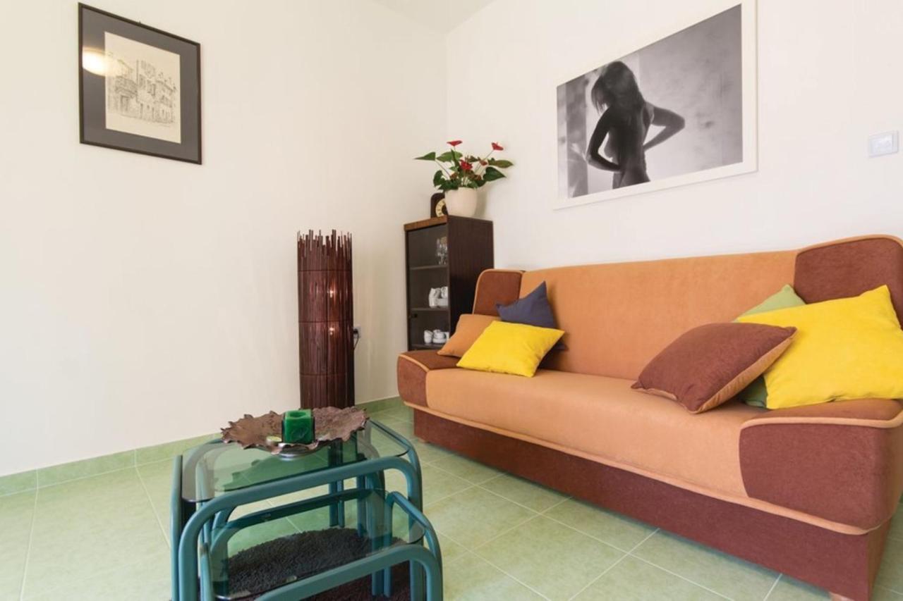 Two Bedroom Valdebecco For 5 Persons Appartamento Pola